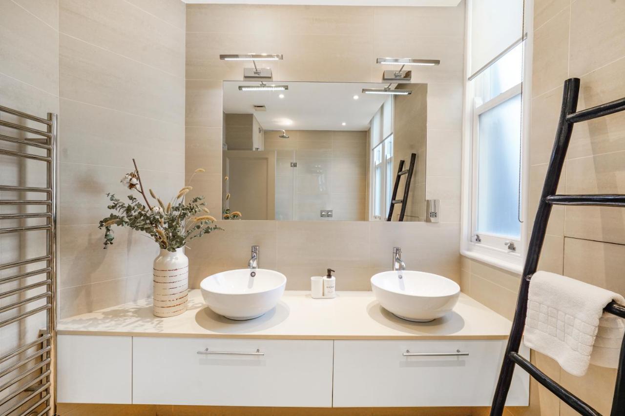Spacious And Modern 4 Beds Home In Kensington ロンドン エクステリア 写真