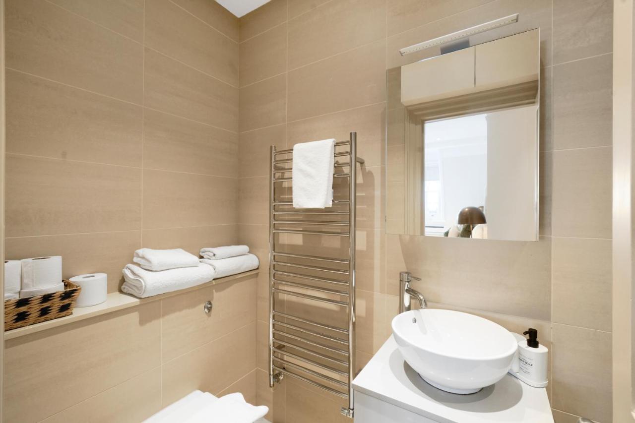 Spacious And Modern 4 Beds Home In Kensington ロンドン エクステリア 写真