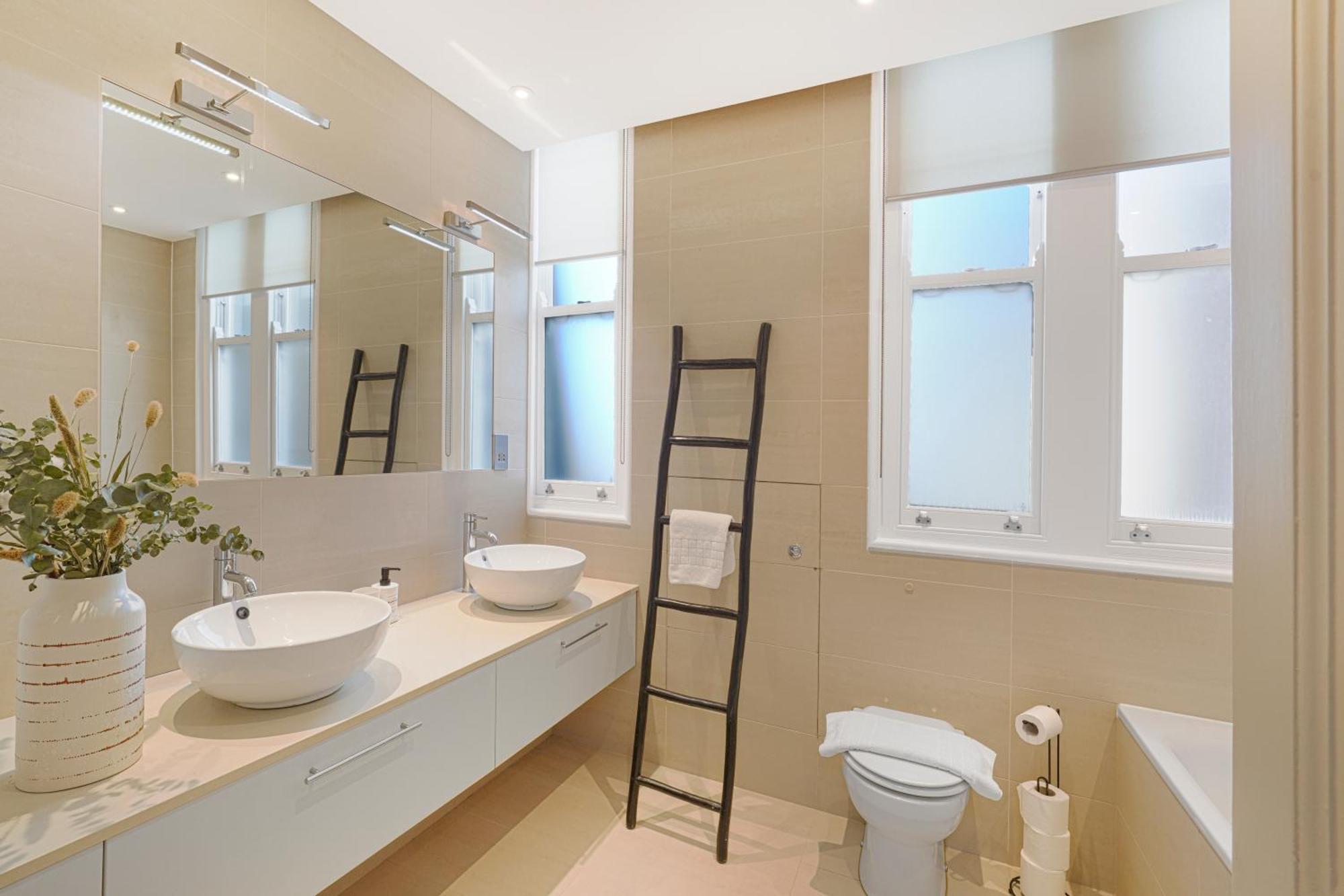 Spacious And Modern 4 Beds Home In Kensington ロンドン エクステリア 写真