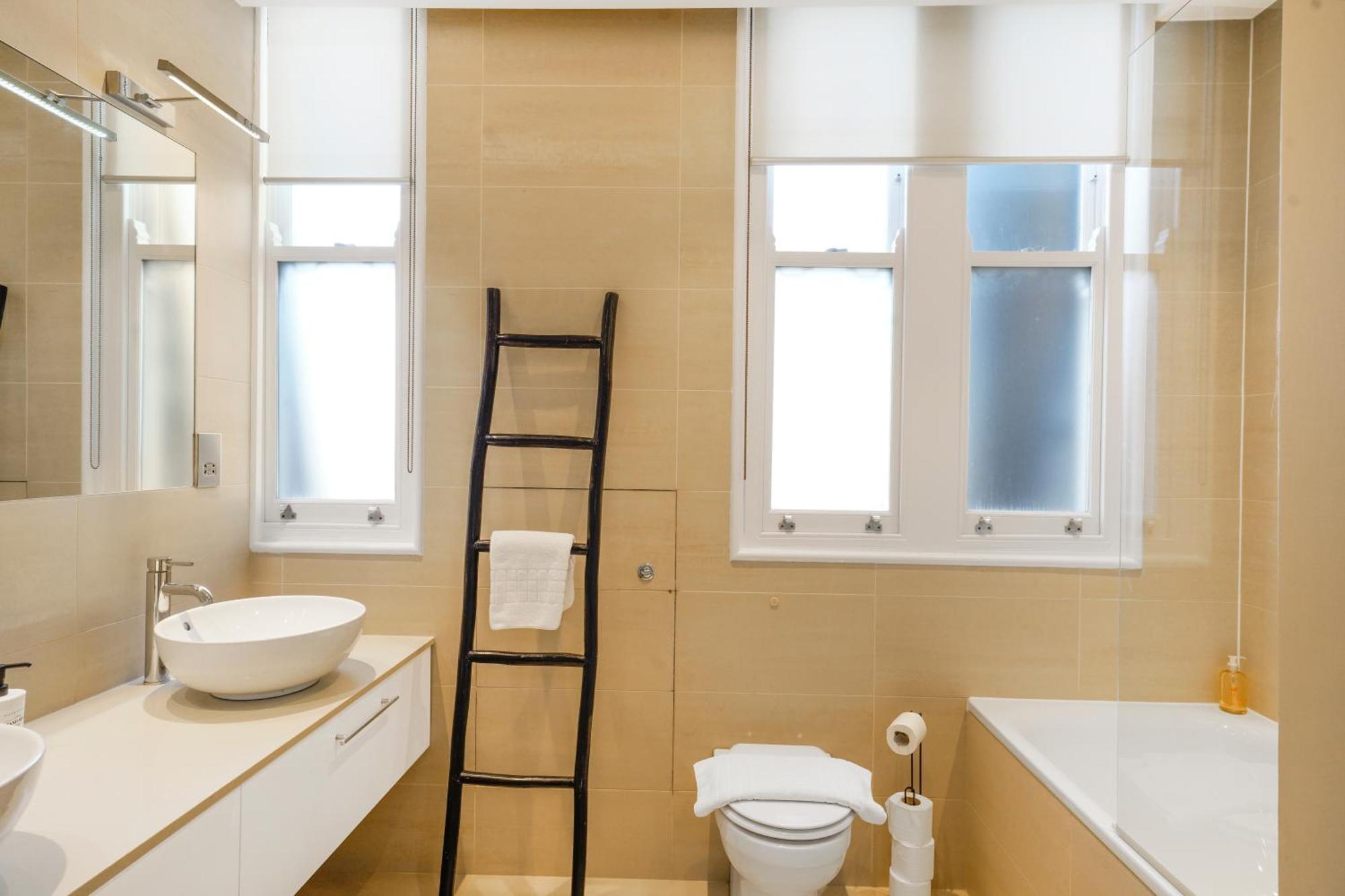 Spacious And Modern 4 Beds Home In Kensington ロンドン エクステリア 写真