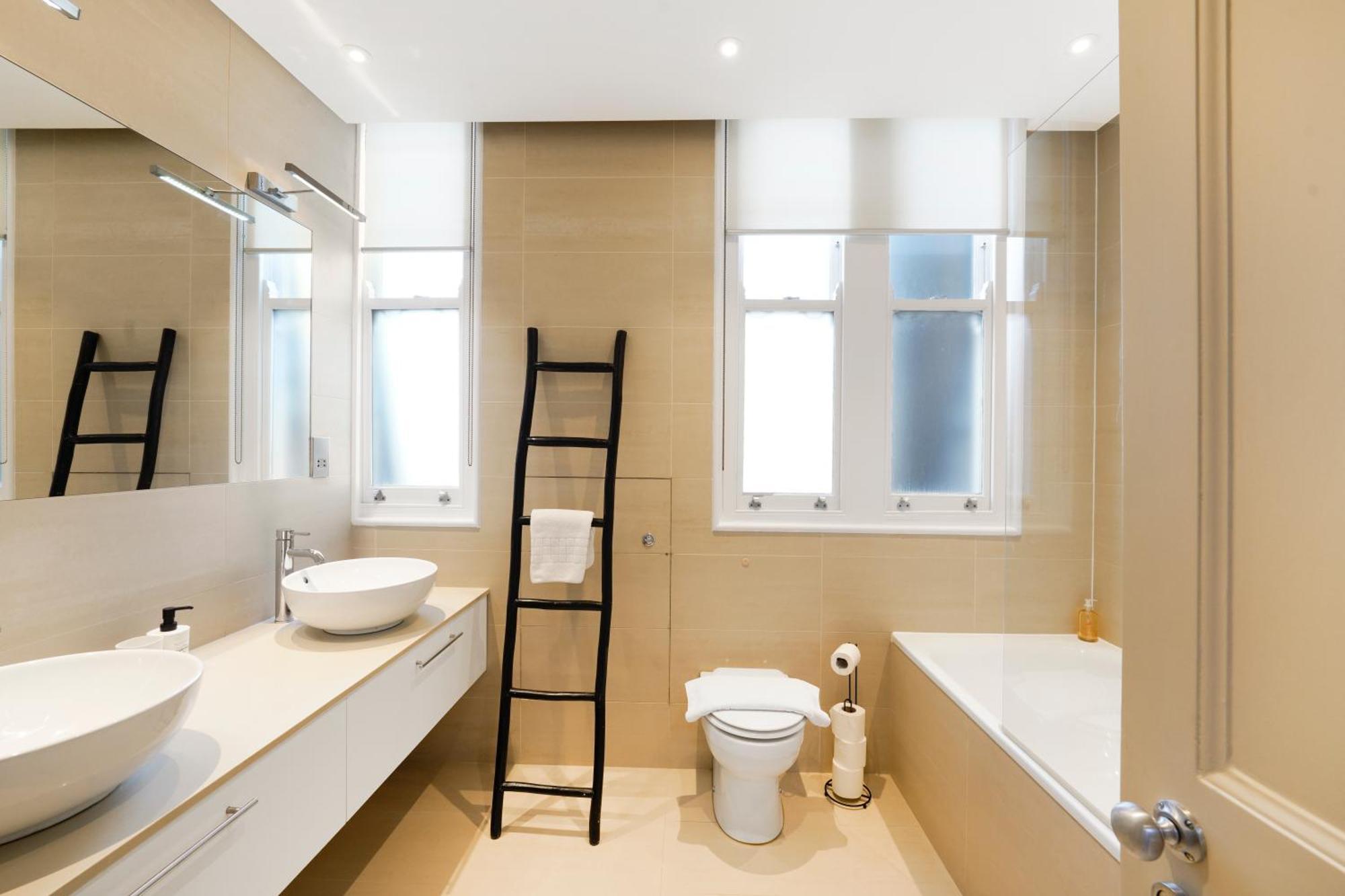 Spacious And Modern 4 Beds Home In Kensington ロンドン エクステリア 写真