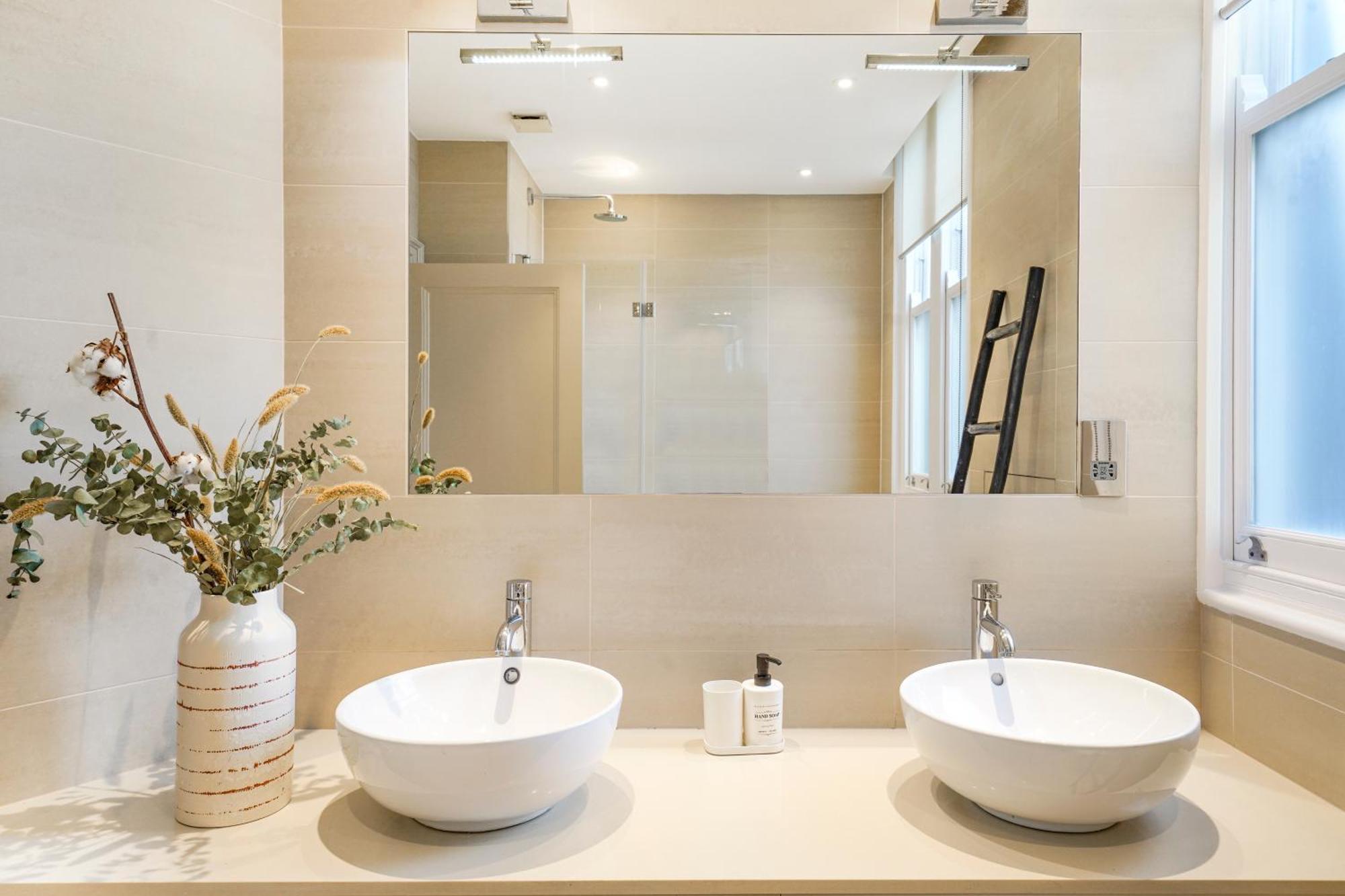 Spacious And Modern 4 Beds Home In Kensington ロンドン エクステリア 写真